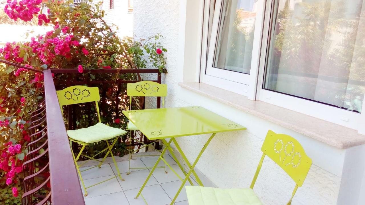 Apartmani Komunela Umago Exterior foto