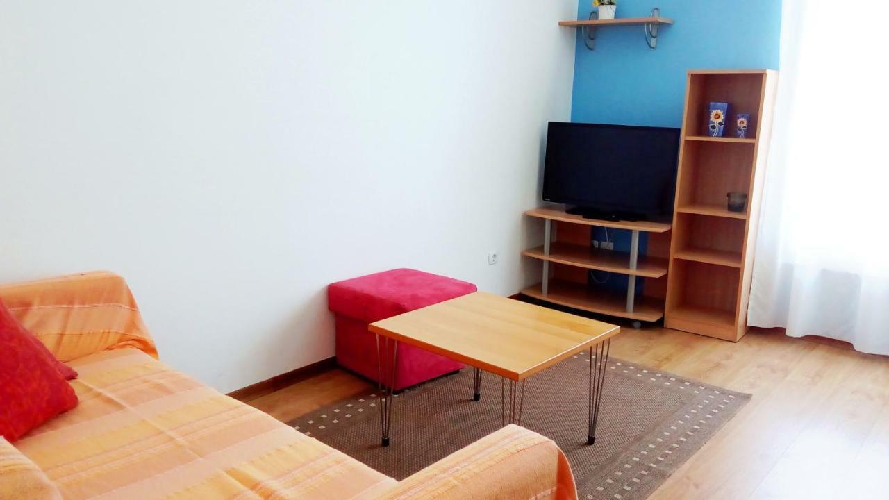Apartmani Komunela Umago Exterior foto