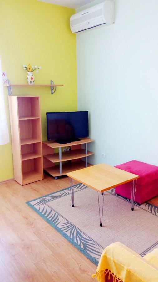Apartmani Komunela Umago Exterior foto