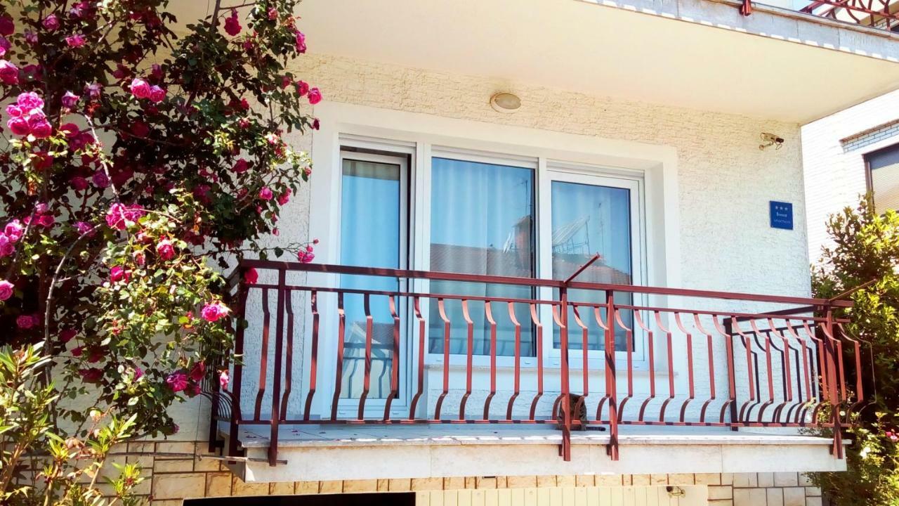 Apartmani Komunela Umago Exterior foto