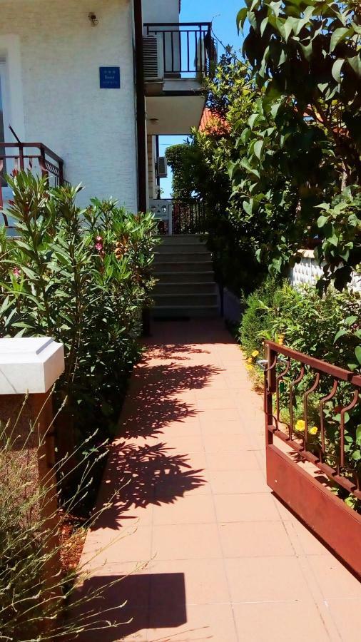 Apartmani Komunela Umago Exterior foto