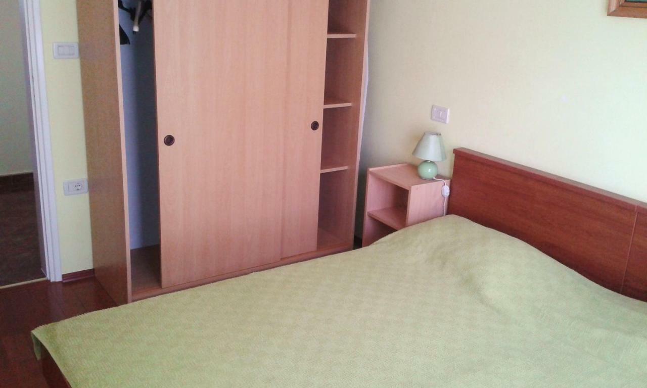 Apartmani Komunela Umago Exterior foto