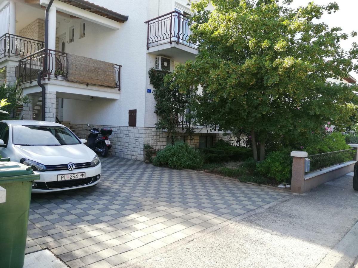 Apartmani Komunela Umago Exterior foto